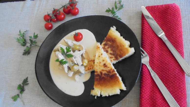 Aiguillette de poulet aux olives et gorgonzola, accompagné de semoule  (3)