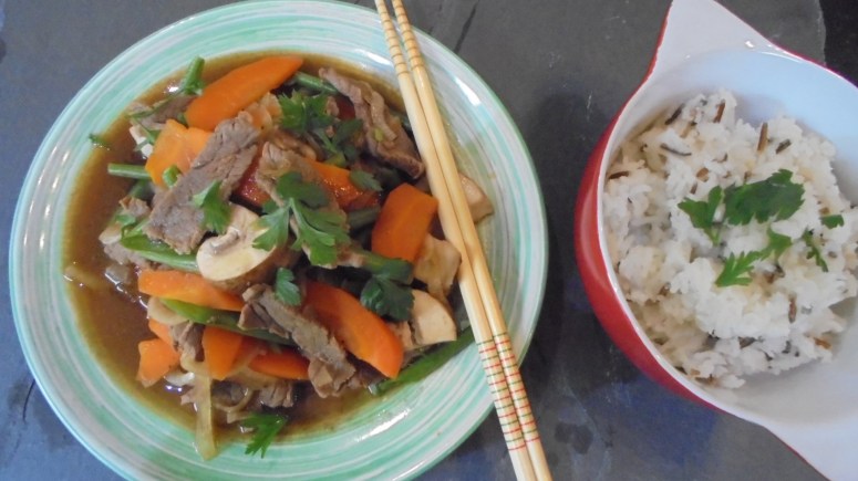 Sauté de boeuf aux légumes et à la sauce d'huitres (24)